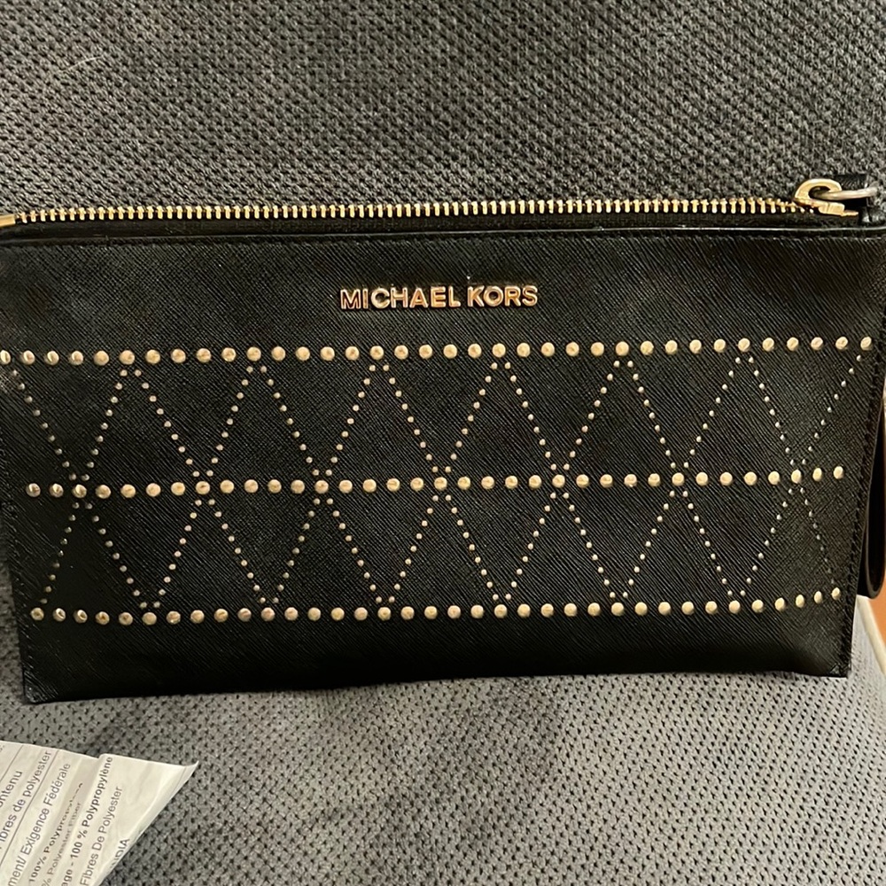 Euc michael kors wristlet